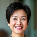 Portrait of Dr. Evelyn Chen, a nutritionist